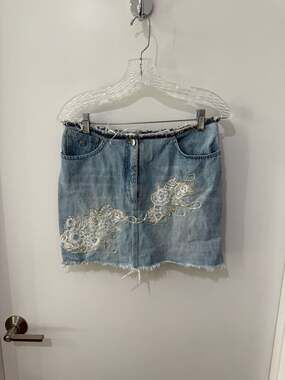 Roccobarocco Vintage Light Wash Denim Mini Skirt with Floral Lace Embroidery